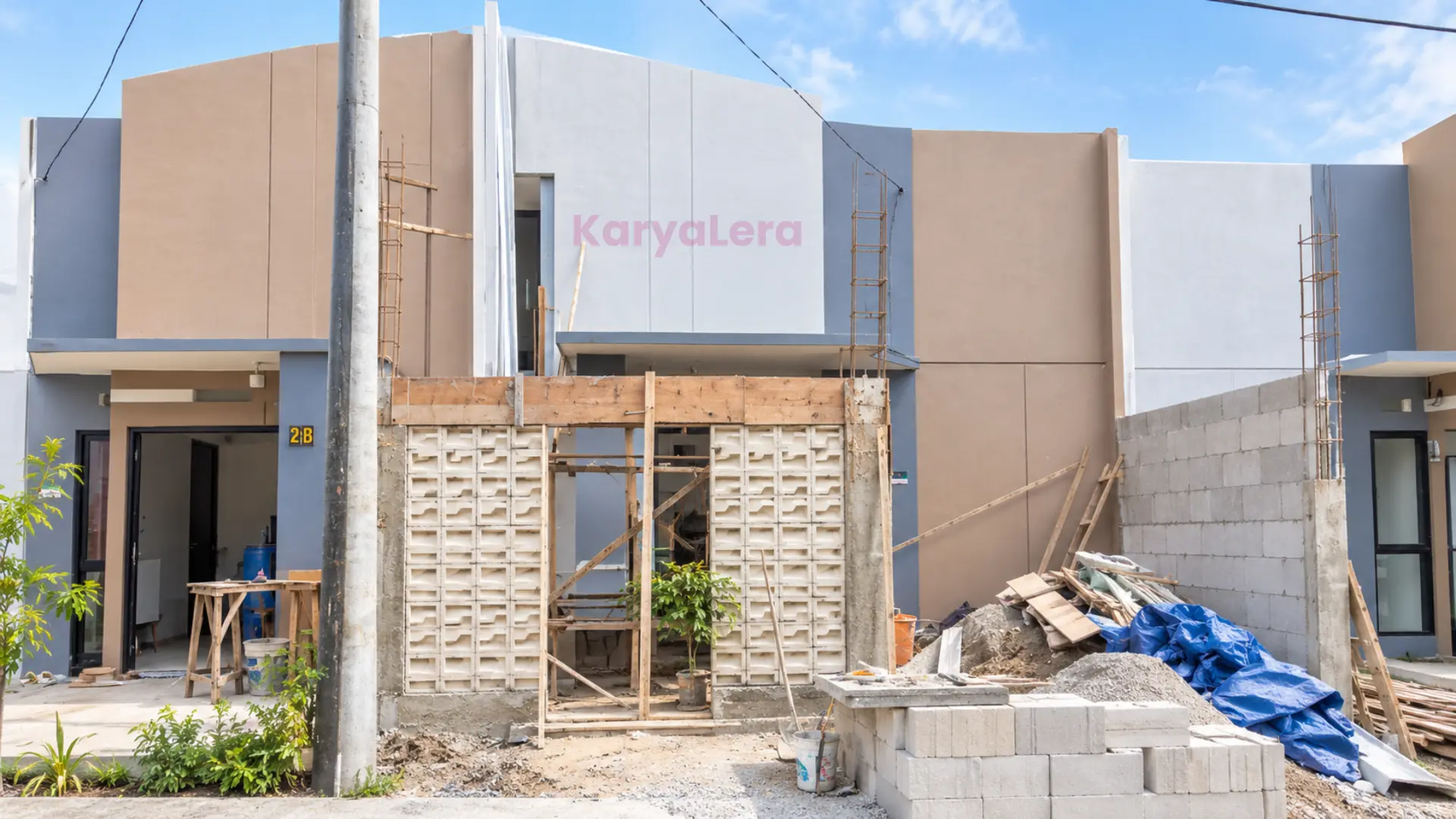 Proses renovasi fasad dan perluasan rumah KaryaLera